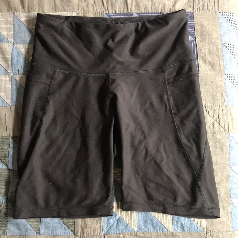 Old Navy Active 8in powersoft bike shorts size medium